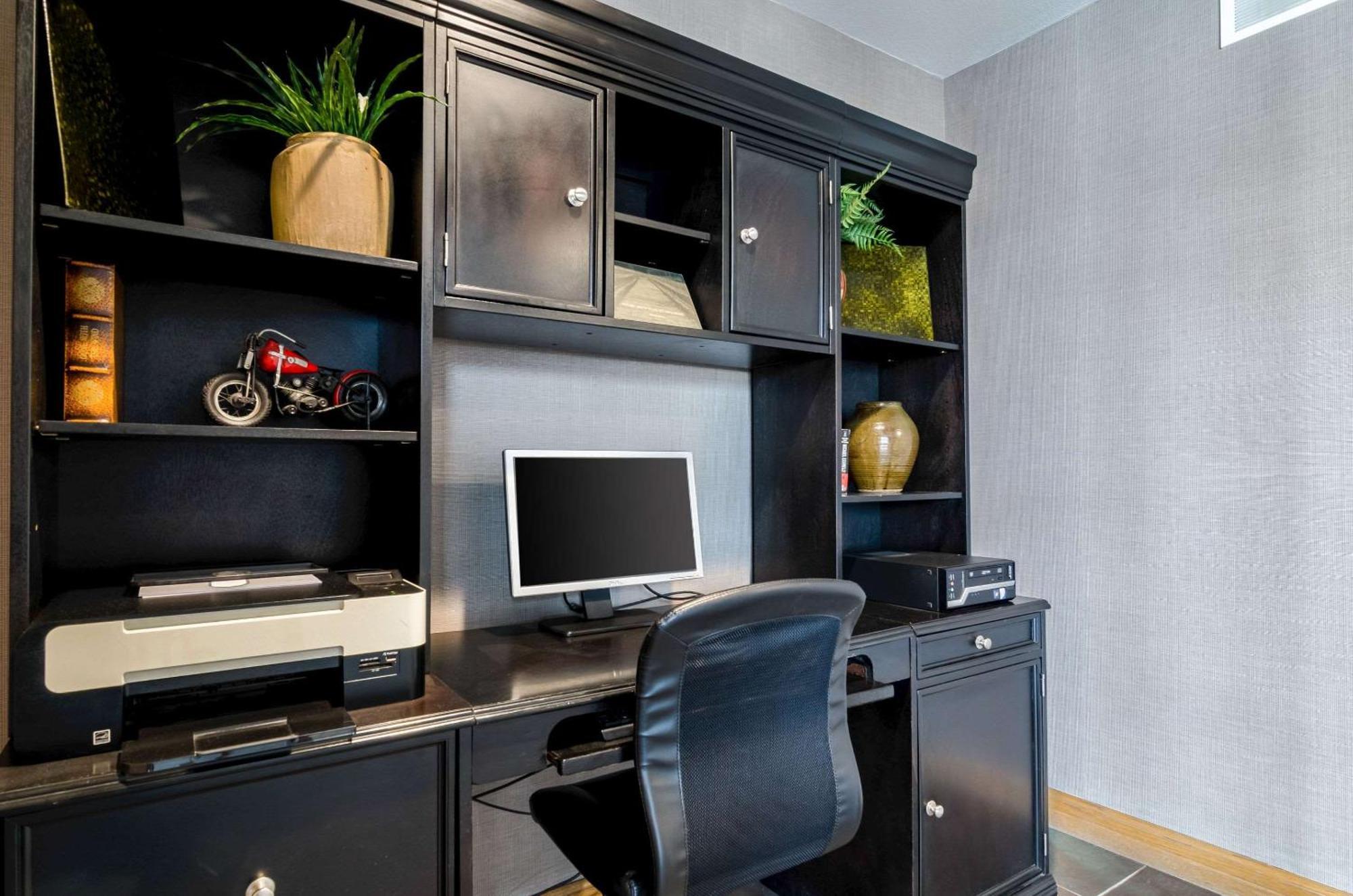 קולבי Comfort Inn מראה חיצוני תמונה