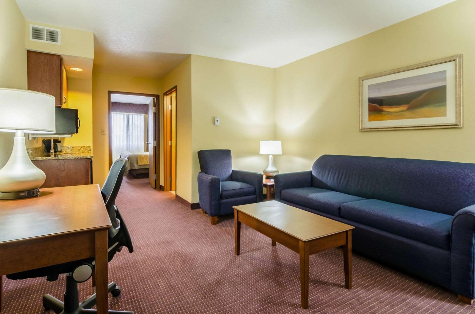 קולבי Comfort Inn מראה חיצוני תמונה