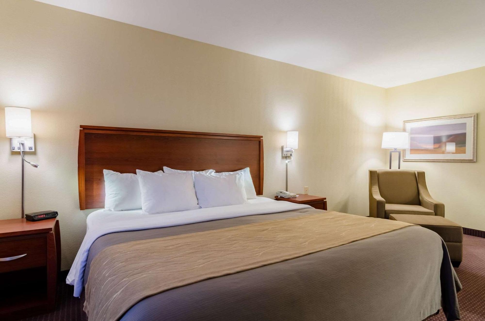 קולבי Comfort Inn מראה חיצוני תמונה