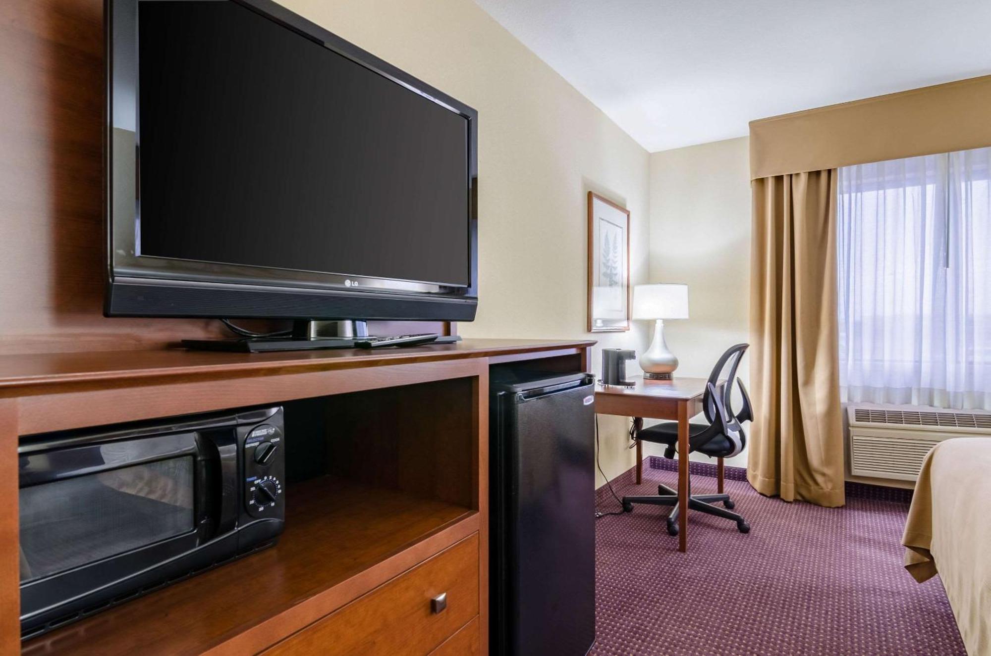 קולבי Comfort Inn מראה חיצוני תמונה