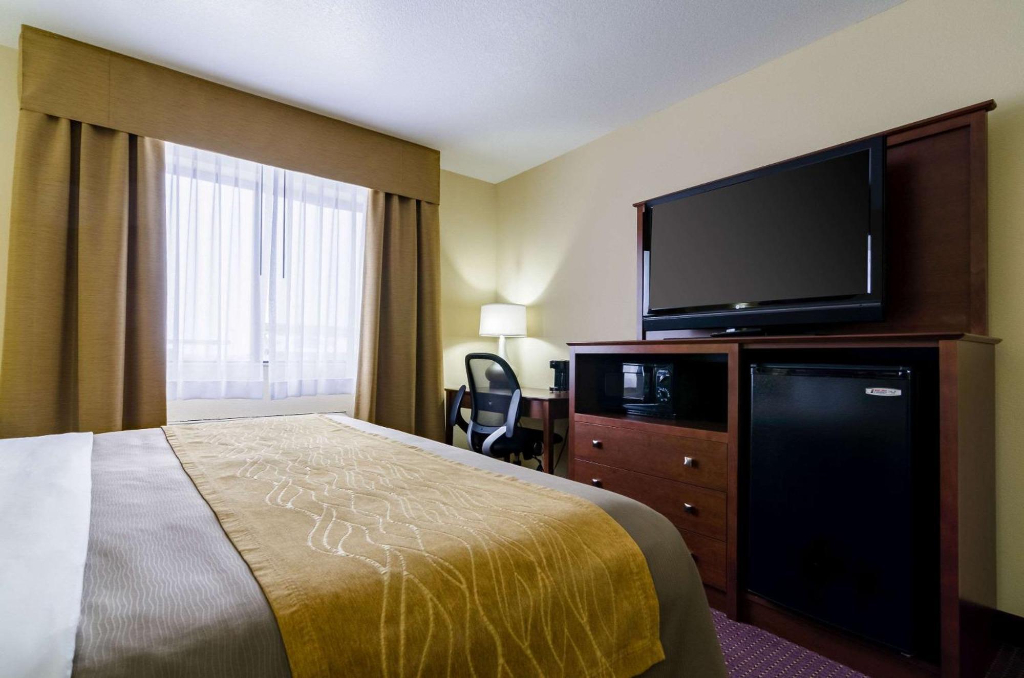 קולבי Comfort Inn מראה חיצוני תמונה