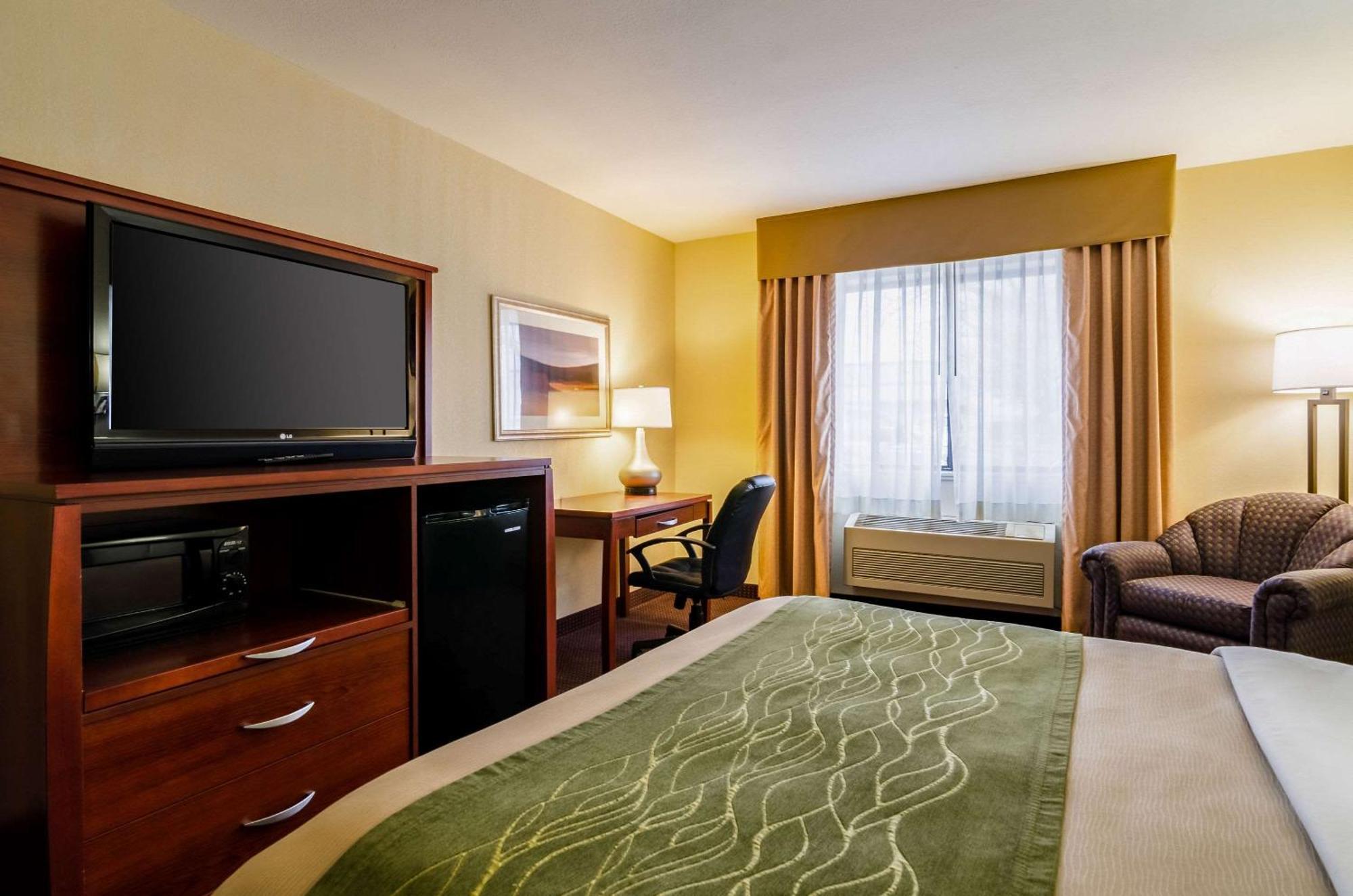 קולבי Comfort Inn מראה חיצוני תמונה