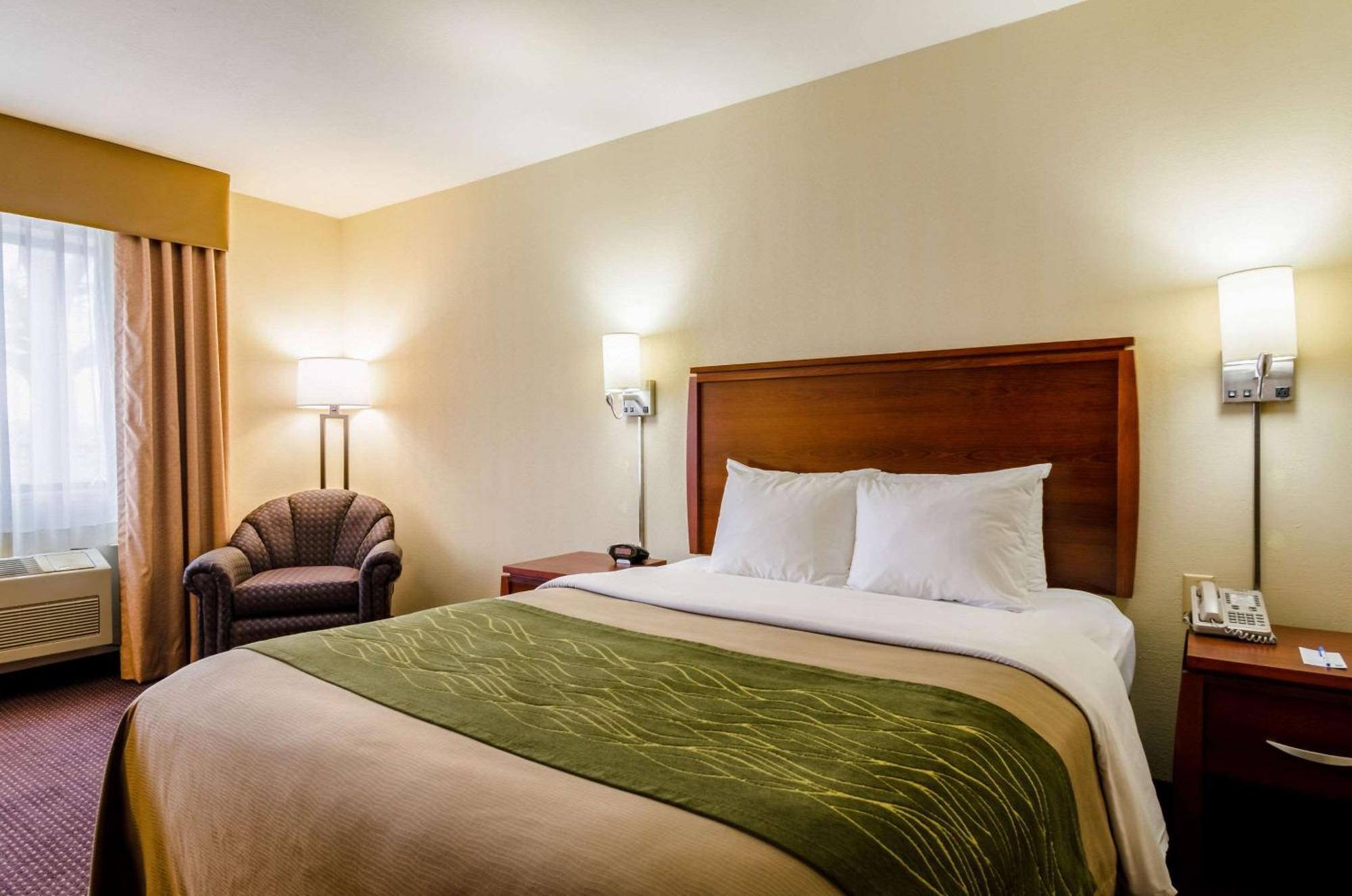 קולבי Comfort Inn מראה חיצוני תמונה