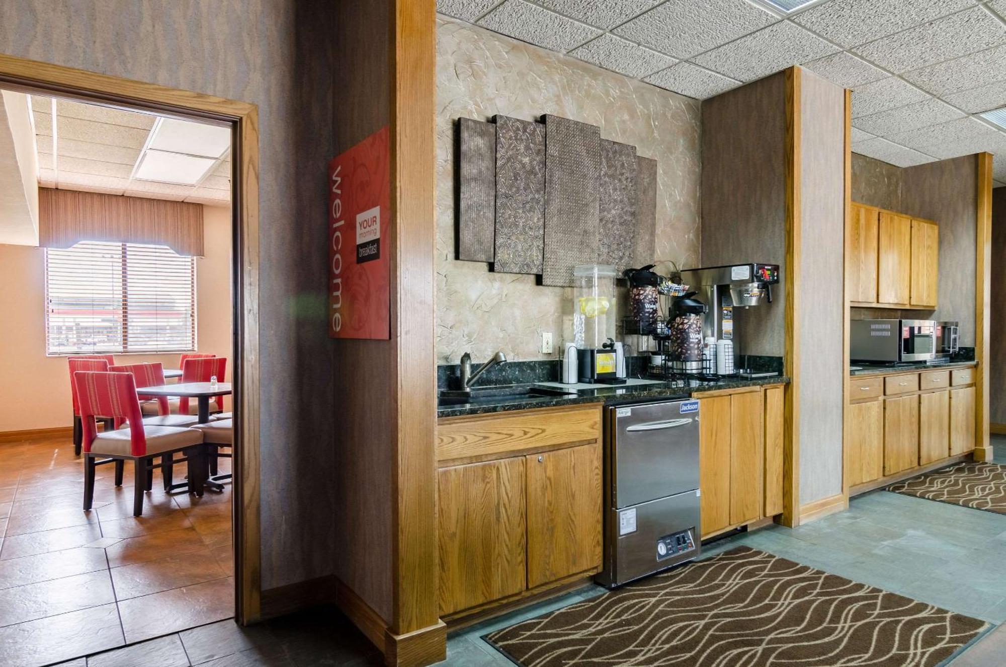 קולבי Comfort Inn מראה חיצוני תמונה