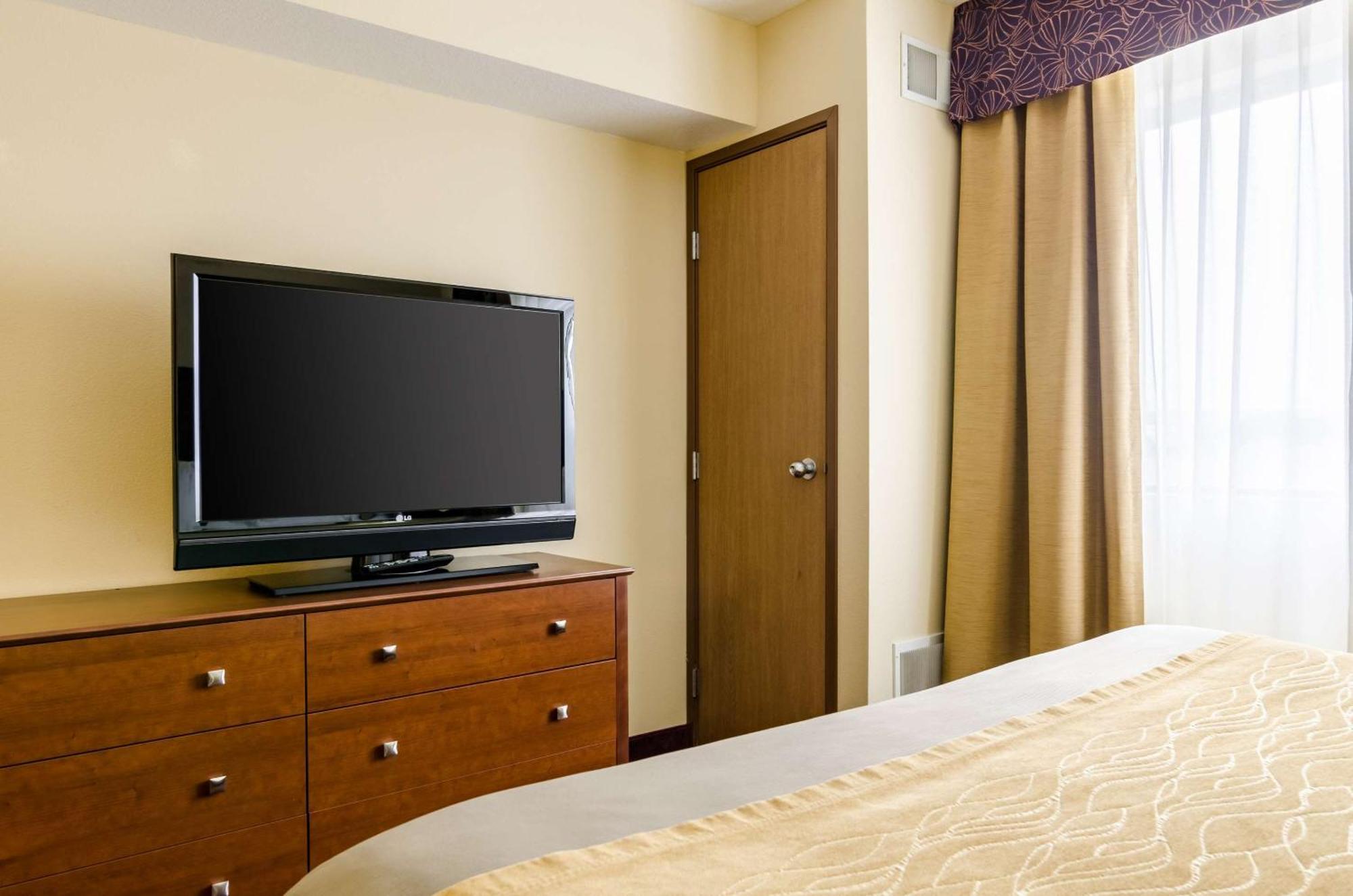 קולבי Comfort Inn מראה חיצוני תמונה