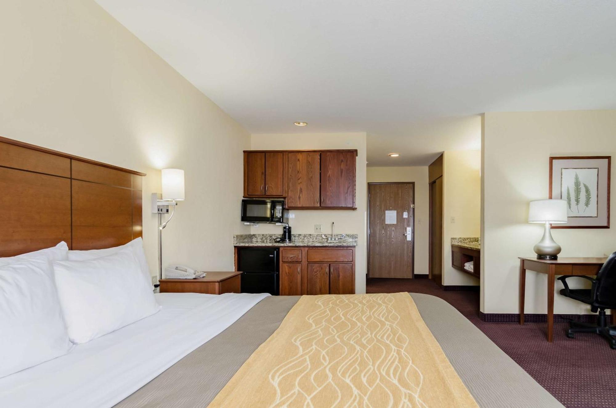 קולבי Comfort Inn מראה חיצוני תמונה