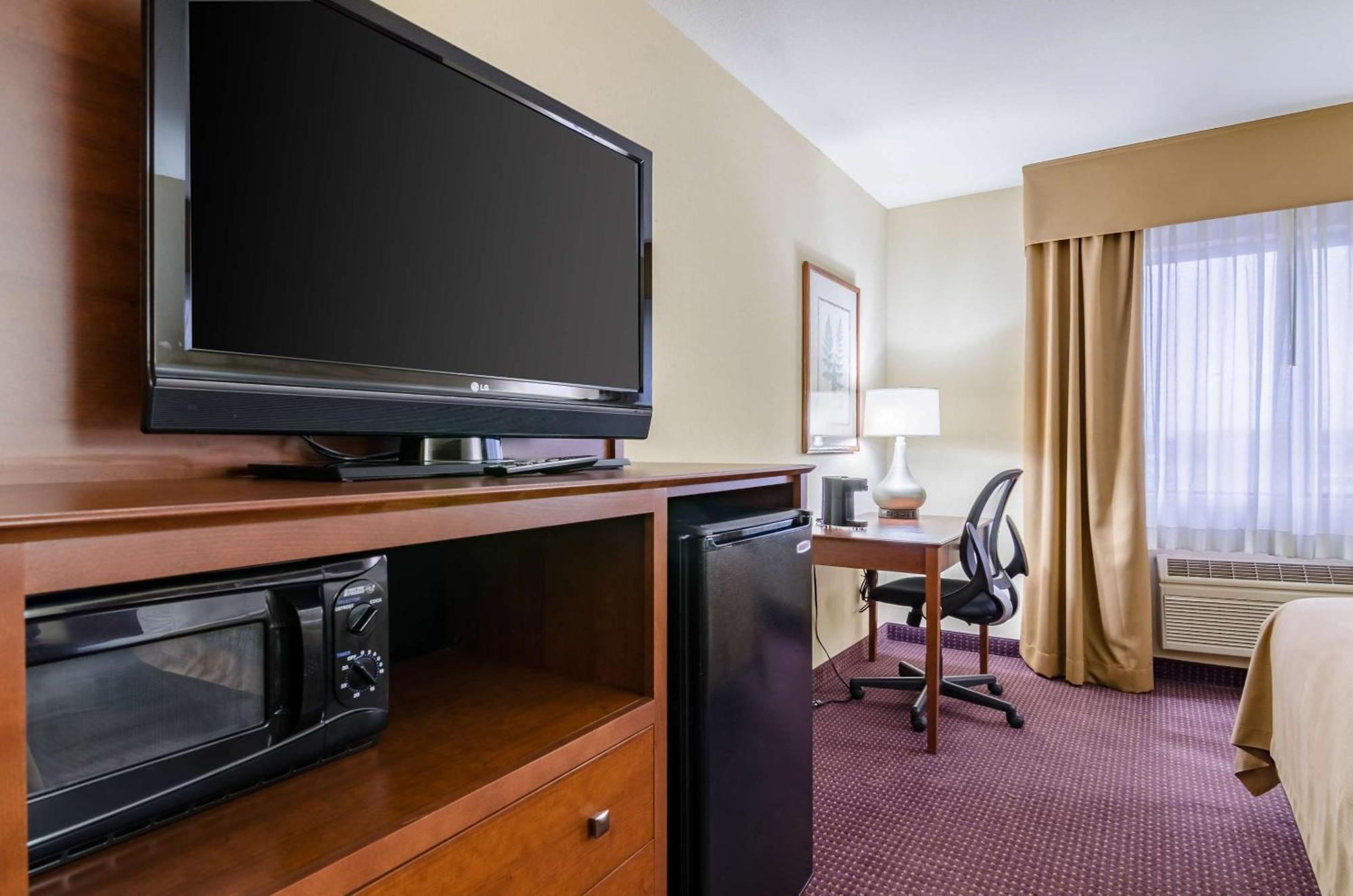 קולבי Comfort Inn מראה חיצוני תמונה