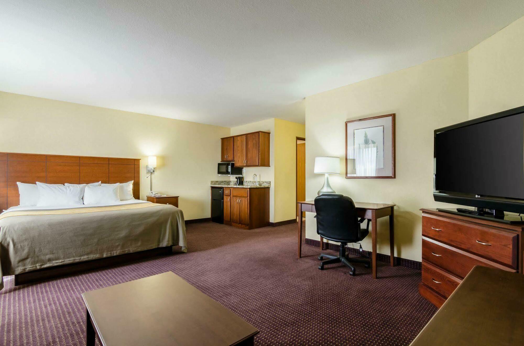 קולבי Comfort Inn מראה חיצוני תמונה